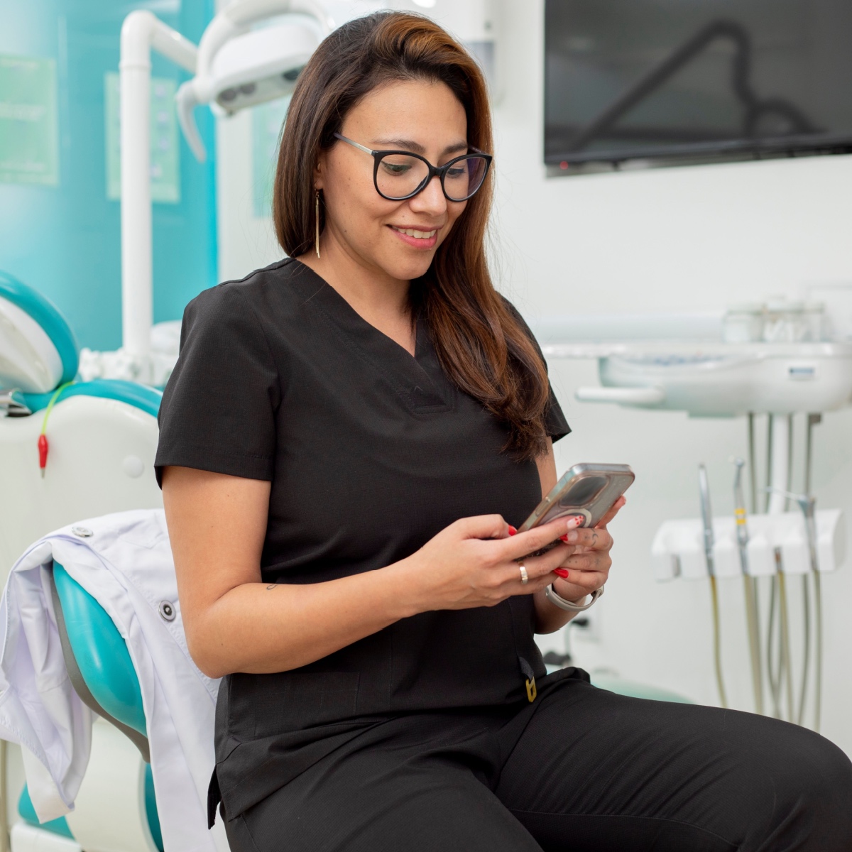 A dentist using the OrthoPhoto app on her phone